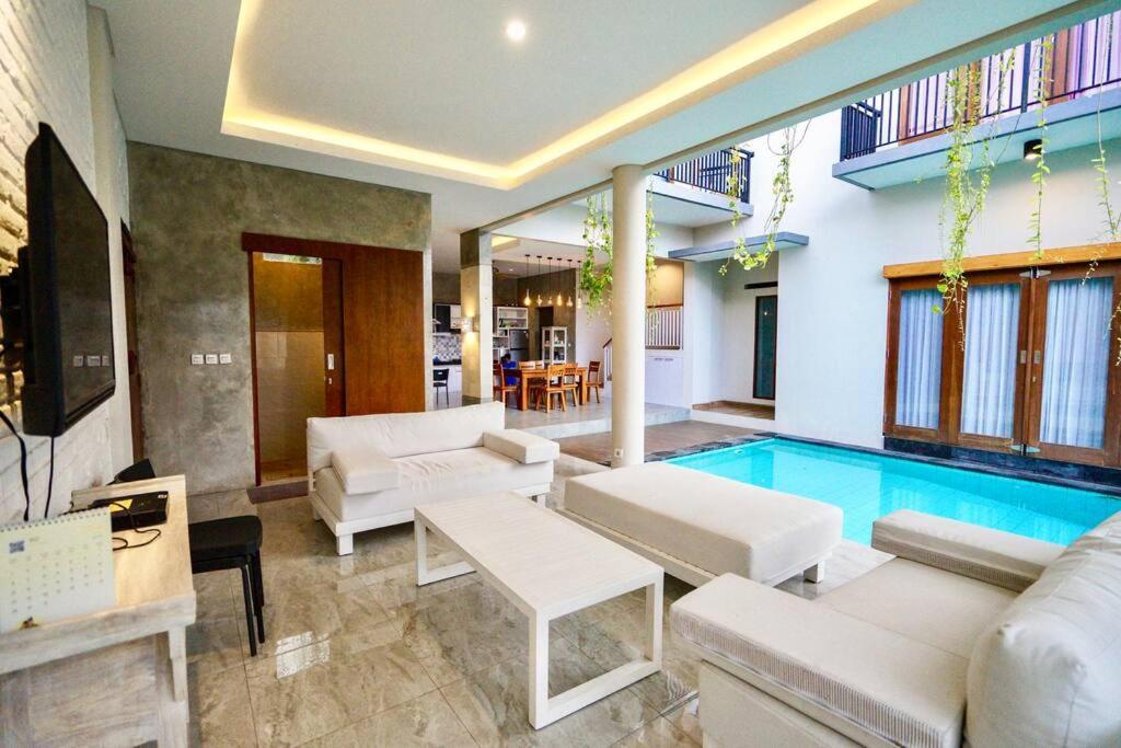 Cleopatra Bali
